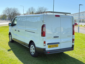 2022 Renault Trafic 2.0 Dci Blue Ll30 Business+ Panel Van 5dr Diesel Manual L2 H1 Euro 6 (s/s) (130 Ps) in White — image 5
