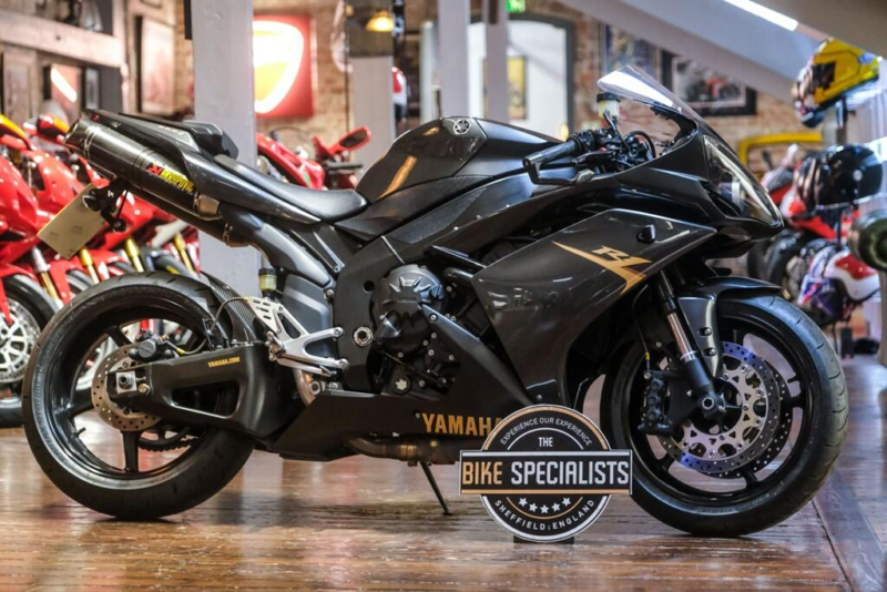 2008 Yamaha R1 *yamaha Yzf R1 - Akrapovic End Cans* in Grey — image 1