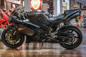 2008 Yamaha R1 *yamaha Yzf R1 - Akrapovic End Cans* in Grey — image 3