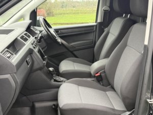 2019 Volkswagen Caddy 2.0 Tdi C20 Highline 150 DSG in Grey — image 3