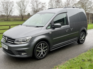 2019 Volkswagen Caddy 2.0 Tdi C20 Highline 150 DSG in Grey — image 4