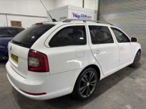 2010 Skoda Octavia 2.0 Tdi Vrs in White — image 5