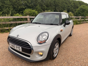 2016 MINI Hatch 1.5 Cooper Euro 6 (s/s) 5dr in Silver — image 5