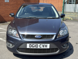 2010 Ford Focus 1.6 Zetec 5dr Auto in Grey — image 4