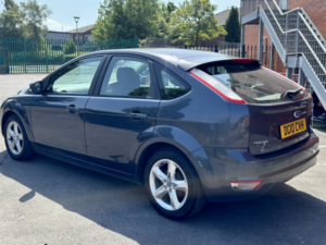2010 Ford Focus 1.6 Zetec 5dr Auto in Grey — image 6