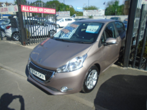 2014 Peugeot 208 1.2 Vti Puretech Active Hatchback 5dr Petrol Manual Euro 5 (82 Ps) in Pink — image 3