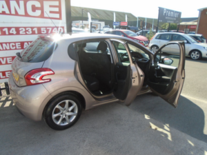 2014 Peugeot 208 1.2 Vti Puretech Active Hatchback 5dr Petrol Manual Euro 5 (82 Ps) in Pink — image 6