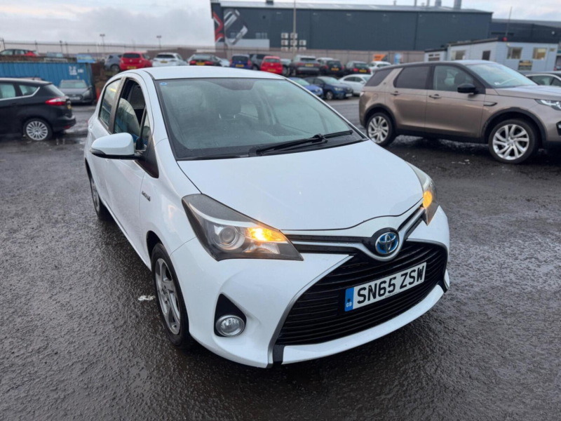 2015 Toyota Yaris 1.5 Vvt-H Icon E-CVT Euro 6 5dr in White — image 1