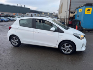 2015 Toyota Yaris 1.5 Vvt-H Icon E-CVT Euro 6 5dr in White — image 3
