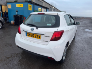 2015 Toyota Yaris 1.5 Vvt-H Icon E-CVT Euro 6 5dr in White — image 5