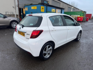 2015 Toyota Yaris 1.5 Vvt-H Icon E-CVT Euro 6 5dr in White — image 6