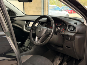 2018 Vauxhall Grandland X 1.2 Turbo Sport Nav Euro 6 (s/s) 5dr in Black — image 2