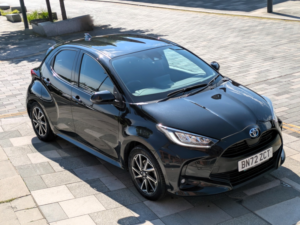 2022 Toyota Yaris 1.5 Vvt-H Design in Black — image 2