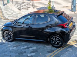 2022 Toyota Yaris 1.5 Vvt-H Design in Black — image 6
