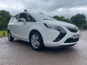 2014 Vauxhall Zafira Tourer 1.4t 16v Exclusiv Euro 5 5dr in White — image 2