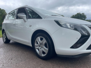 2014 Vauxhall Zafira Tourer 1.4t 16v Exclusiv Euro 5 5dr in White — image 4