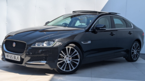 2015 Jaguar Xf 2.0d Portfolio Saloon 4dr Diesel Auto Euro 6 (s/s) (180 Ps) in Black — image 3
