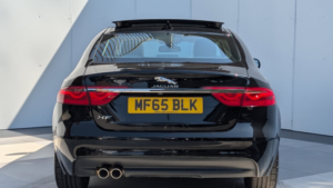 2015 Jaguar Xf 2.0d Portfolio Saloon 4dr Diesel Auto Euro 6 (s/s) (180 Ps) in Black — image 4