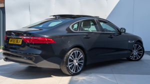 2015 Jaguar Xf 2.0d Portfolio Saloon 4dr Diesel Auto Euro 6 (s/s) (180 Ps) in Black — image 6