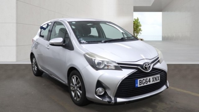 2014 Toyota Yaris 1.3 Dual Vvt-I Icon in Silver — image 1