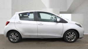 2014 Toyota Yaris 1.3 Dual Vvt-I Icon in Silver — image 3