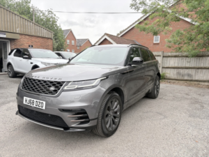 2018 Land Rover Range Rover Velar 2.0 D180 R-Dynamic Se in Grey — image 2