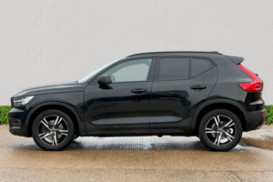 2018 Volvo Xc40 2.0 T5 R-Design SUV 5dr Petrol Auto AWD Euro 6 (s/s) (247 Ps) in Black — image 4