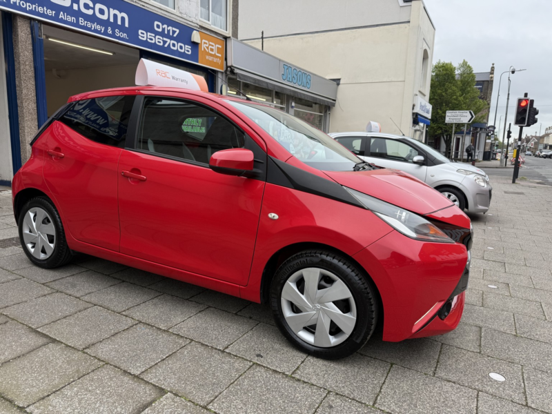 2015 Toyota Aygo 1.0 Vvt-I X-Play in Red — image 1