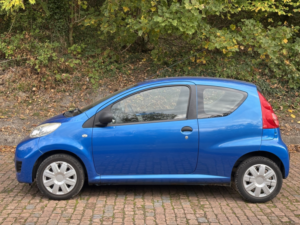 2012 Peugeot 107 1.0 12v Urban Lite in Blue — image 5