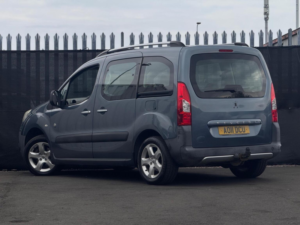 2011 Peugeot Partner Tepee 1.6 Hdi 8v Tepee Outdoor 5dr in Grey — image 2
