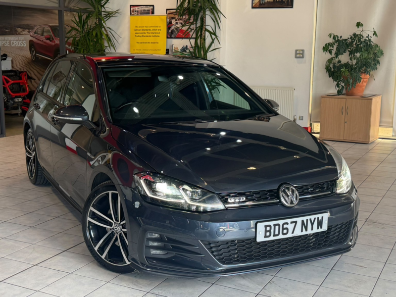 2017 Volkswagen Golf 2.0 Tdi Gtd in Blue — image 1
