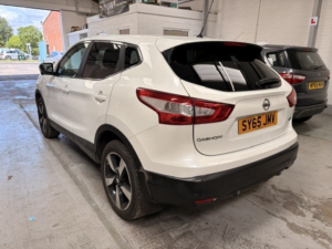 2015 Nissan Qashqai 1.5 Dci N-Tec in White — image 3