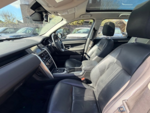 2018 Land Rover Discovery Sport Td4 Hse in Blue — image 6