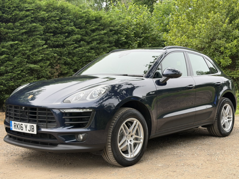 2016 Porsche Macan 3.0 Td V6 S in Blue — image 1