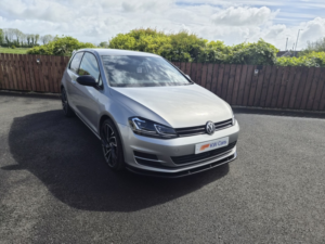 2013 Volkswagen Golf 2.0 Tdi Bluemotion Tech Se in Silver — image 2