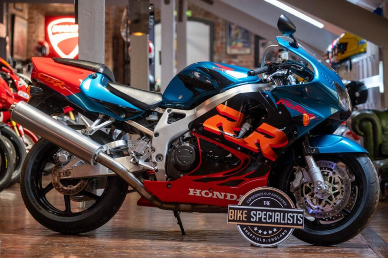 1999 Honda Cbr900rr Fireblade *low Mileage - Low Ownership - Original Example* in Blue — image 1