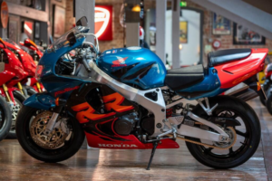 1999 Honda Cbr900rr Fireblade *low Mileage - Low Ownership - Original Example* in Blue — image 3