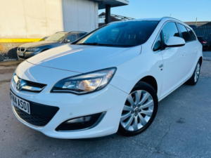 2014 Vauxhall Astra 1.6 16v Elite Sports Tourer Auto Euro 5 5dr in White — image 2