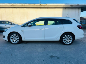 2014 Vauxhall Astra 1.6 16v Elite Sports Tourer Auto Euro 5 5dr in White — image 5