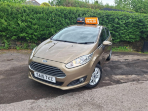 2015 Ford Fiesta 1.25 Zetec Euro 6 5dr in Gold — image 4