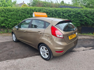 2015 Ford Fiesta 1.25 Zetec Euro 6 5dr in Gold — image 5