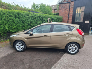 2015 Ford Fiesta 1.25 Zetec Euro 6 5dr in Gold — image 6