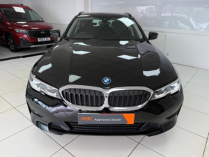 2022 BMW 3 Series 2.0 330e 12kwh Se Pro Touring Auto Euro 6 (s/s) 5dr in Black — image 3