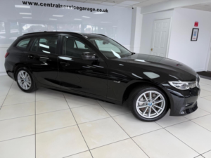 2022 BMW 3 Series 2.0 330e 12kwh Se Pro Touring Auto Euro 6 (s/s) 5dr in Black — image 4