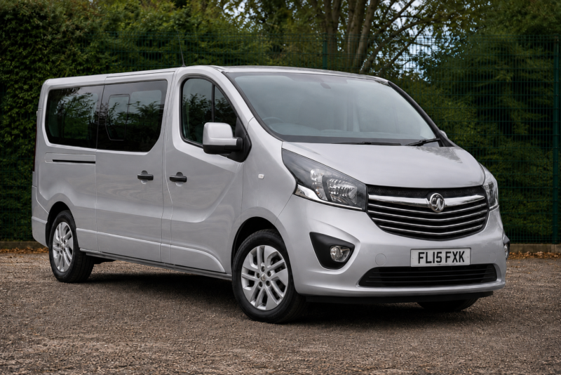 2015 Vauxhall Vivaro 1.6 Cdti 2900 9 Seater Minibus in Grey — image 1