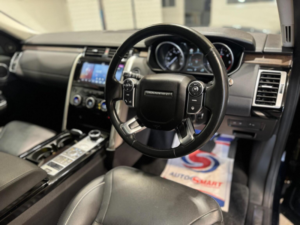 2017 Land Rover Discovery 2.0 Sd4 Hse Auto 4WD Euro 6 (s/s) 5dr in Black — image 4