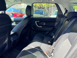 2017 Land Rover Discovery Sport Td4 Se in Grey — image 3