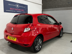 2012 Renault Clio 1.2 Dynamique Tomtom in Red — image 5