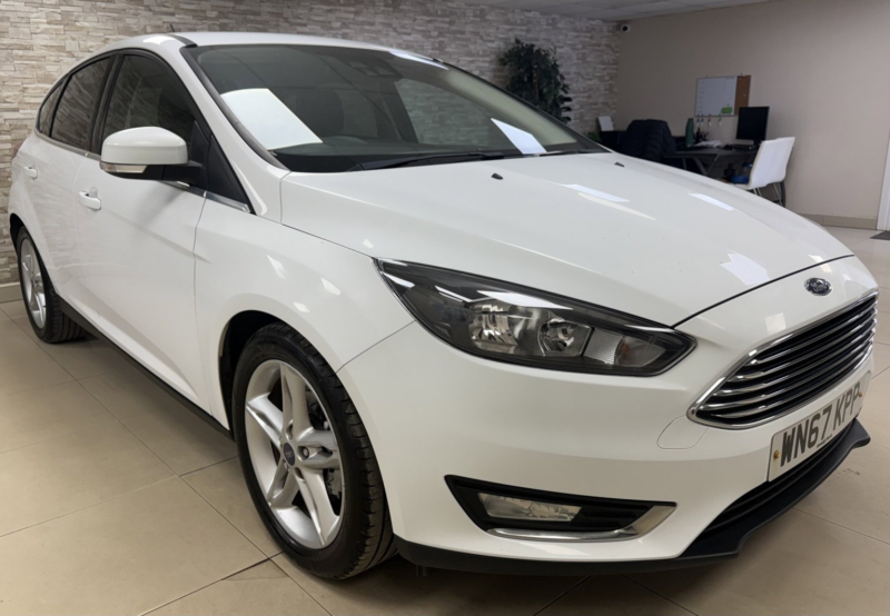 2017 Ford Focus 1.0t Ecoboost Titanium Hatchback 5dr Petrol Manual Euro 6 (s/s) (125 Ps) in Multicolour — image 1