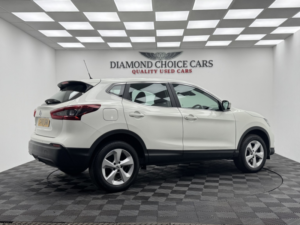 2018 Nissan Qashqai 1.5 Dci Acenta in White — image 6